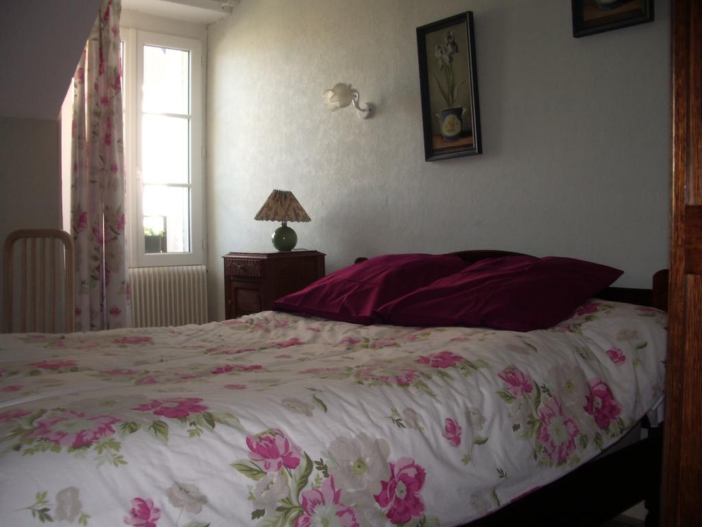 Les Glycines Bed & Breakfast Plaimpied-Givaudins Exterior foto
