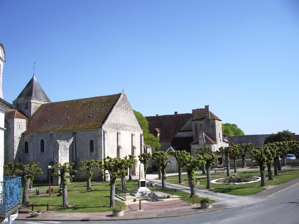 Les Glycines Bed & Breakfast Plaimpied-Givaudins Exterior foto