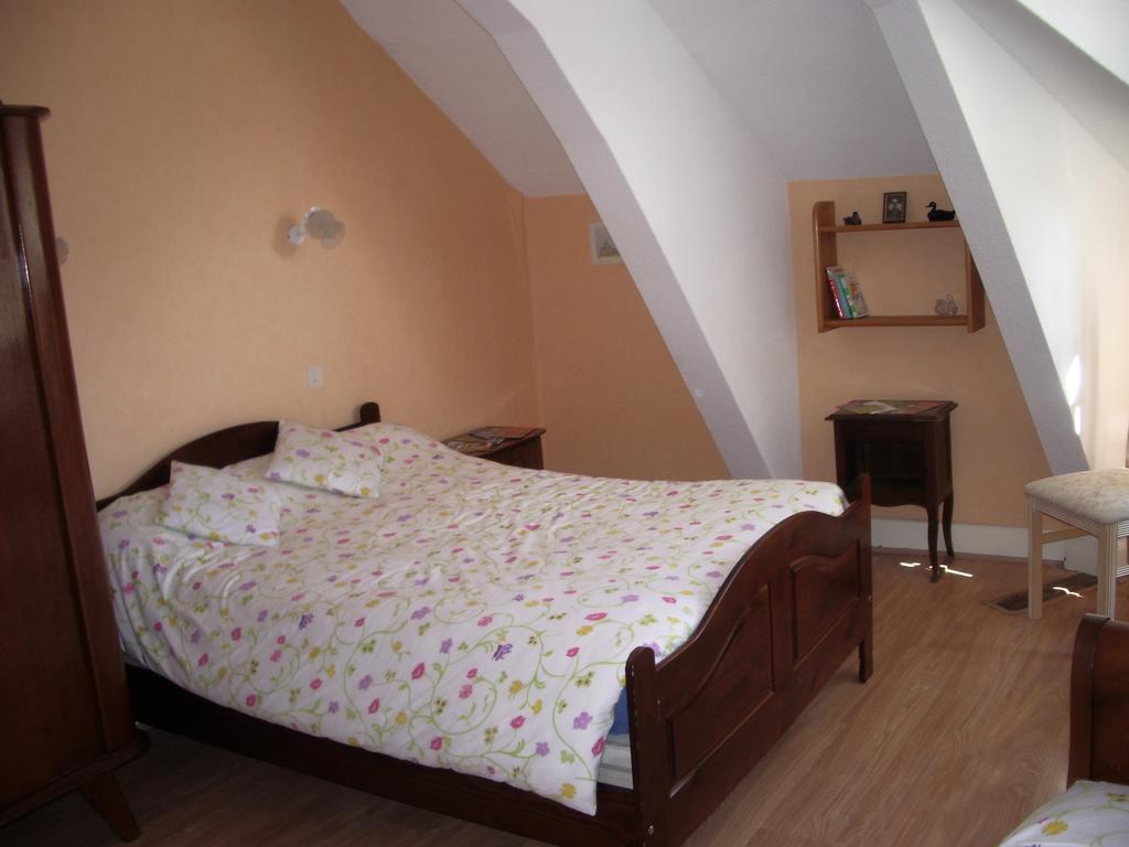 Les Glycines Bed & Breakfast Plaimpied-Givaudins Exterior foto